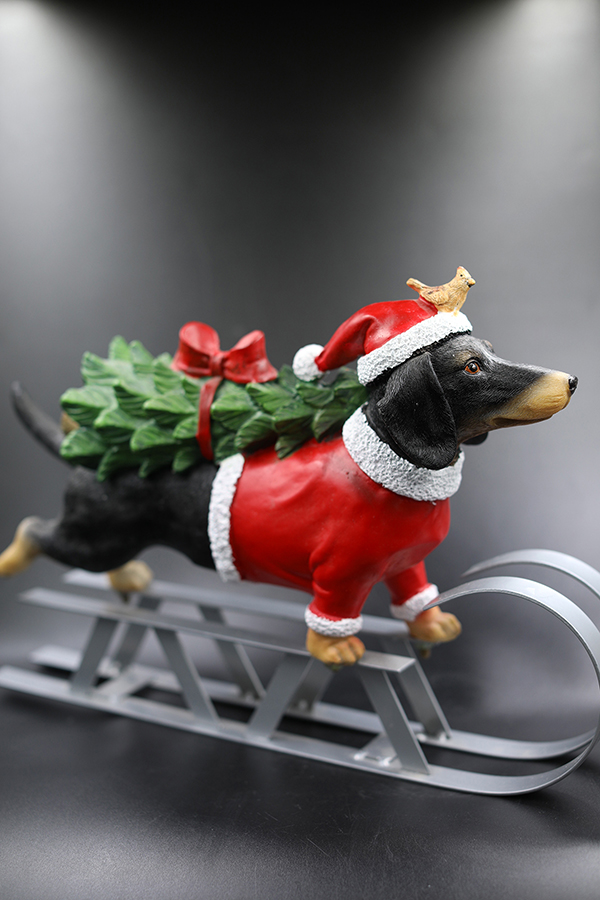 Ziemassvētku dekori un suns