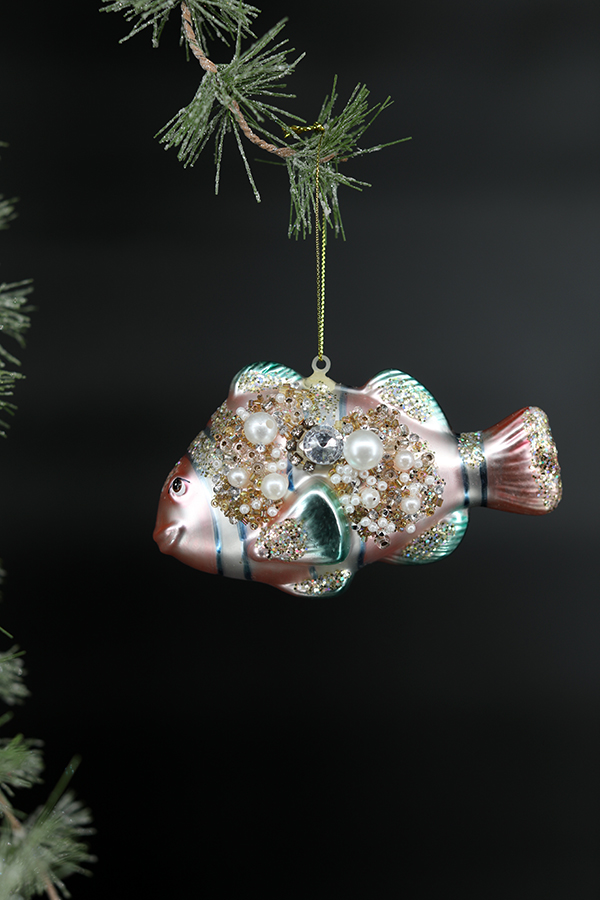Rozā zivs ar pērlēm Ziemassvētku eglītes rotājums